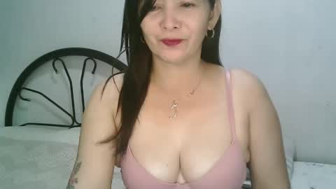 Snapshot of hotmamajen4u chatting on 11/16/25, 02:50 hotmamajen4u online show from 11/16/25, 02:50