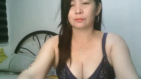 Snapshot of hotmamajen4u chatting on 12/14/25, 12:05 hotmamajen4u online show from 12/14/25, 12:05