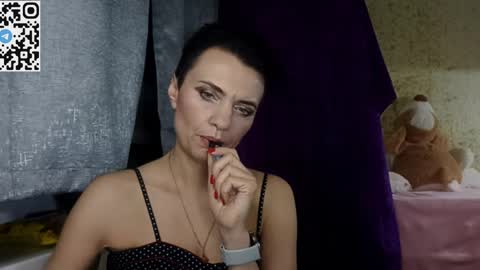 Snapshot of hotmamaqueen234 chatting on 03/27/26, 10:09 hotmamaqueen234 online show from 03/27/26, 10:09
