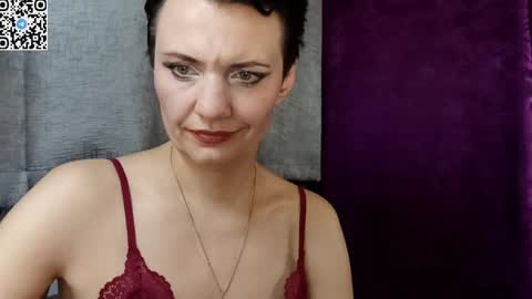Snapshot of hotmamaqueen234 chatting on 04/15/26, 07:58 hotmamaqueen234 online show from 04/15/26, 07:58