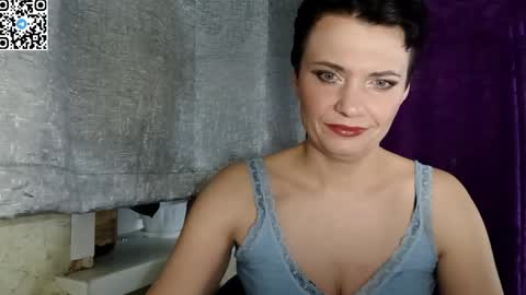 Snapshot of hotmamaqueen234 chatting on 04/16/26, 07:14 hotmamaqueen234 online show from 04/16/26, 07:14
