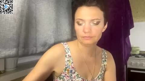 Snapshot of hotmamaqueen234 chatting on 06/13/26, 09:46 hotmamaqueen234 online show from 06/13/26, 09:46