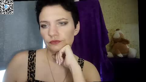 Snapshot of hotmamaqueen234 chatting on 06/15/26, 07:21 hotmamaqueen234 online show from 06/15/26, 07:21