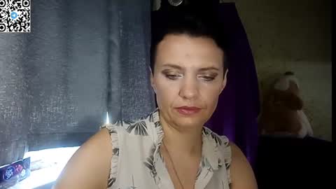 Snapshot of hotmamaqueen234 chatting on 06/28/26, 12:33 hotmamaqueen234 online show from 06/28/26, 12:33
