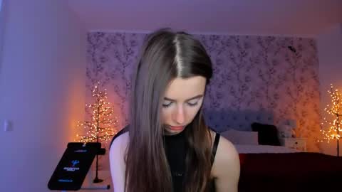 hotmolly_ online show from 05/17/26, 06:48