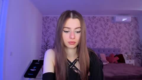 Snapshot of hotmolly_ chatting on 06/17/26, 09:45 hotmolly_ online show from 06/17/26, 09:45