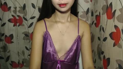 Snapshot of hotmom_gia chatting on 11/23/25, 01:00 hotmom_gia online show from 11/23/25, 01:00