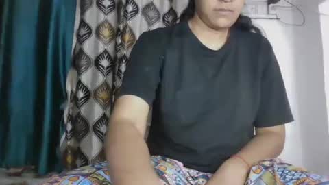 lola online show from 11/02/25, 05:15