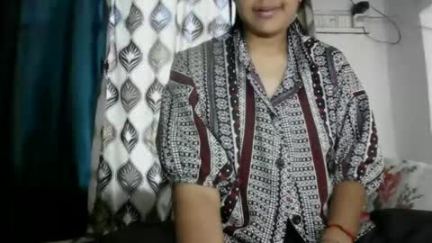 Snapshot of hotnsweetindian chatting on 03/27/26, 05:13 lola online show from 03/27/26, 05:13