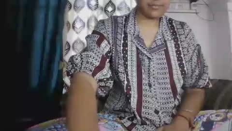 Snapshot of hotnsweetindian chatting on 04/17/26, 09:34 lola online show from 04/17/26, 09:34