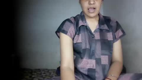 Snapshot of hotnsweetindian chatting on 05/27/26, 04:04 lola online show from 05/27/26, 04:04