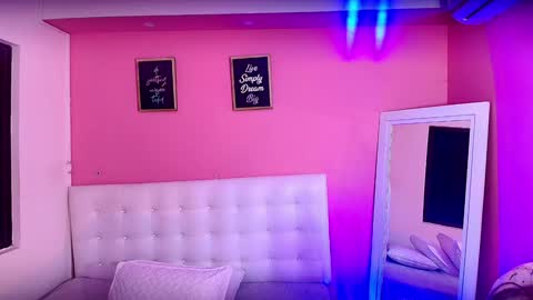 Snapshot of hotpawgmilf chatting on 01/28/25, 12:22 Sussy Bloom  online show from 01/28/25, 12:22