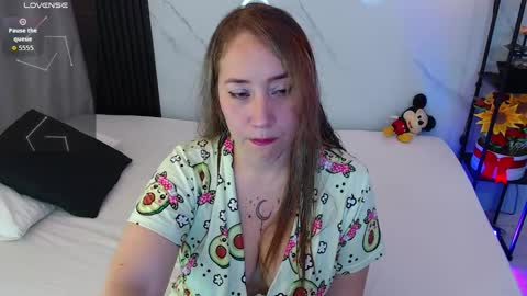 Snapshot of hotpawgmilf chatting on 09/28/25, 03:01 Sussy Bloom  online show from 09/28/25, 03:01