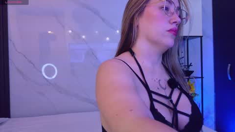 Snapshot of hotpawgmilf chatting on 03/31/26, 05:08 Sussy Bloom online show from 03/31/26, 05:08