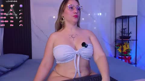 Snapshot of hotpawgmilf chatting on 05/06/26, 02:40 Sussy Bloom online show from 05/06/26, 02:40