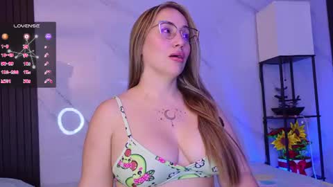 Snapshot of hotpawgmilf chatting on 06/18/26, 11:53 Sussy Bloom online show from 06/18/26, 11:53