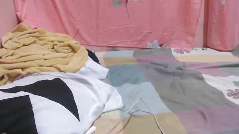 hotpink4u04 online show from 12/04/24, 10:13