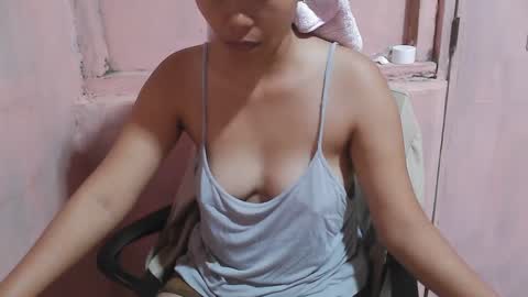 hotpink4u04 online show from 01/11/25, 09:15