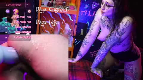 Snapshot of hotpinknymph chatting on 12/23/25, 03:37 Elora Rainn online show from 12/23/25, 03:37