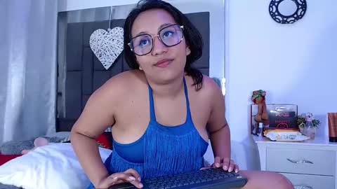 Snapshot of hotprincess17 chatting on 12/16/24, 02:36 Skarlet online show from 12/16/24, 02:36