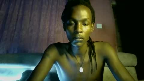 Snapshot of hotshadowx chatting on 05/18/26, 05:08 hotshadowx online show from 05/18/26, 05:08