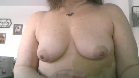 Snapshot of hotspot829 chatting on 02/24/25, 05:09 hotspot829 online show from 02/24/25, 05:09