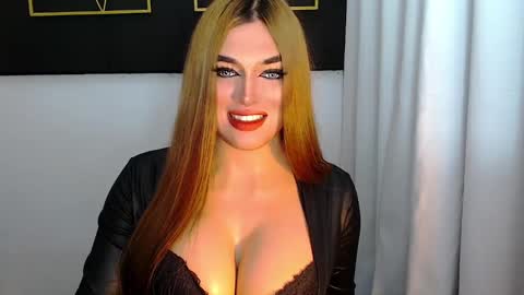 Snapshot of hotstellacumxxx chatting on 12/18/24, 12:07 STELLA online show from 12/18/24, 12:07