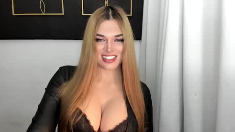 Snapshot of hotstellacumxxx chatting on 03/02/25, 12:01 STELLA online show from 03/02/25, 12:01