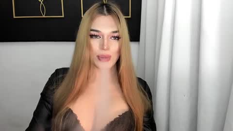 Snapshot of hotstellacumxxx chatting on 03/08/25, 07:27 STELLA online show from 03/08/25, 07:27