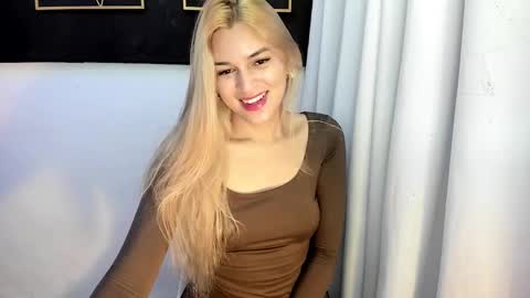 Snapshot of hotstellacumxxx chatting on 10/13/25, 09:04 STELLA online show from 10/13/25, 09:04