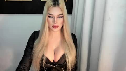 Snapshot of hotstellacumxxx chatting on 12/01/25, 07:13 STELLA online show from 12/01/25, 07:13