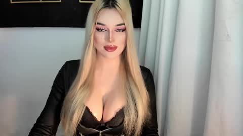 Snapshot of hotstellacumxxx chatting on 12/02/25, 08:30 STELLA online show from 12/02/25, 08:30