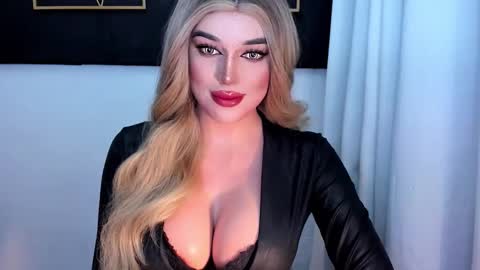 Snapshot of hotstellacumxxx chatting on 03/05/26, 08:32 STELLA online show from 03/05/26, 08:32