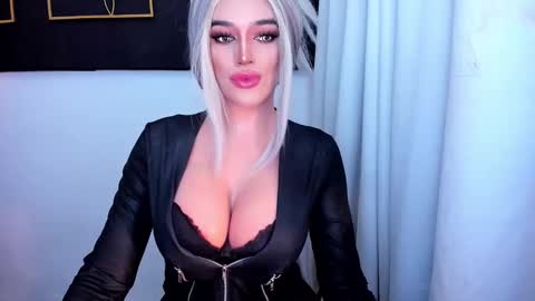 Snapshot of hotstellacumxxx chatting on 03/10/26, 11:43 STELLA online show from 03/10/26, 11:43