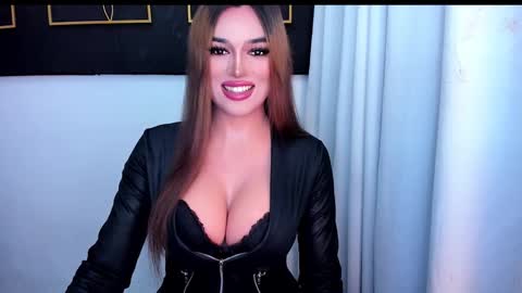 Snapshot of hotstellacumxxx chatting on 03/25/26, 08:04 STELLA online show from 03/25/26, 08:04