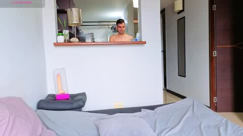 Snapshot of hotstud_999 chatting on 06/30/26, 04:30 Andres online show from 06/30/26, 04:30