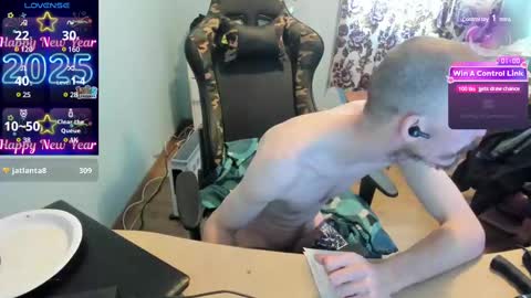 Snapshot of hotsummer1996 chatting on 03/08/25, 03:35 hot online show from 03/08/25, 03:35