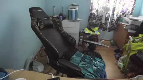 Snapshot of hotsummer1996 chatting on 10/16/25, 03:02 hot online show from 10/16/25, 03:02