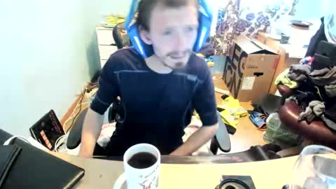 Snapshot of hotsummer1996 chatting on 11/16/25, 10:43 hot online show from 11/16/25, 10:43