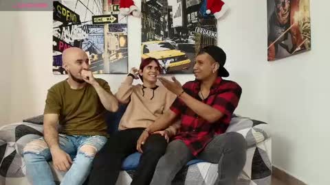 Snapshot of hott_asses chatting on 12/23/24, 01:35 hott_asses online show from 12/23/24, 01:35