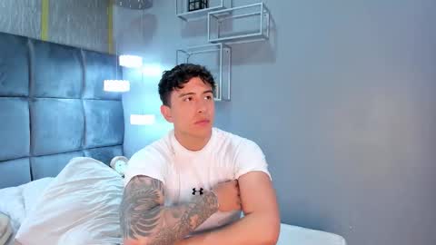 hott_boyy__ online show from 11/07/25, 11:32