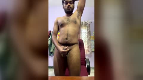 Snapshot of hottamilguy01 chatting on 04/15/26, 10:33 hottamilguy01 online show from 04/15/26, 10:33