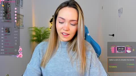 hello Im Eva online show from 12/19/24, 08:23