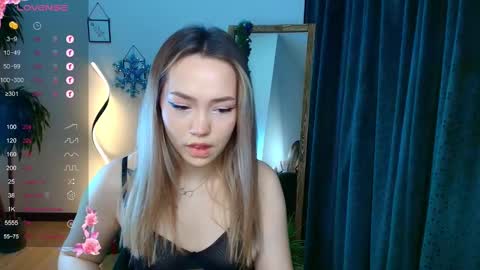 hello Im Eva online show from 12/22/24, 11:44