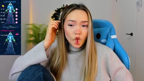 hello Im Eva online show from 12/24/24, 08:33