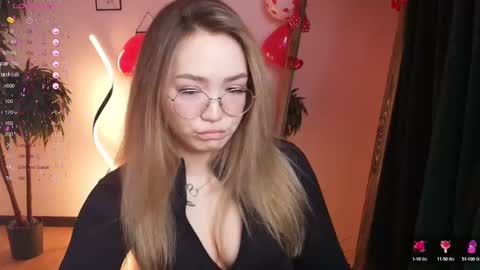 hello Im Eva online show from 02/04/25, 05:21