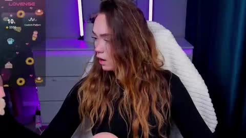 Snapshot of hottease_pvt chatting on 03/11/26, 01:17 hello Im Eva online show from 03/11/26, 01:17