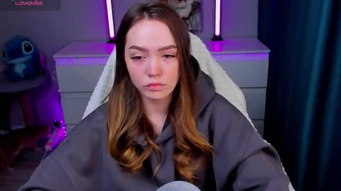 Snapshot of hottease_pvt chatting on 03/26/26, 05:57 hello Im Eva online show from 03/26/26, 05:57