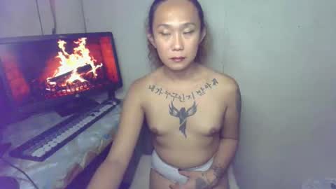 Snapshot of hottestkera69 chatting on 10/27/25, 02:43 kera online show from 10/27/25, 02:43