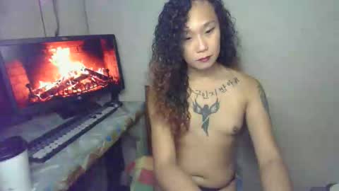 Snapshot of hottestkera69 chatting on 10/28/25, 01:03 kera online show from 10/28/25, 01:03
